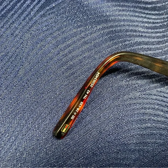 Tommy Hilfiger Prescription Glasses with Case and Cleaning Cloth - Picture 9 of 9